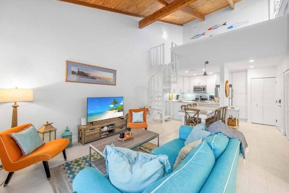 Condo, 3 Bedrooms | Living area