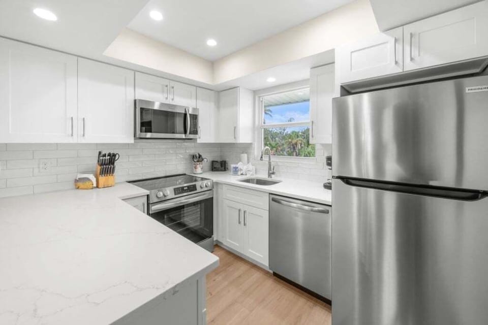 Condo, 2 Bedrooms | Private kitchen