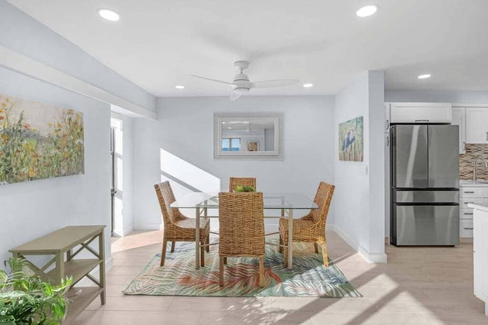 Condo, 2 Bedrooms | Dining