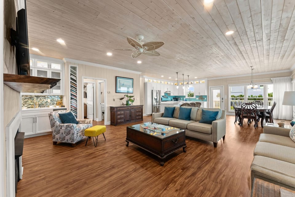 House, Beach View, Beachfront | Living area