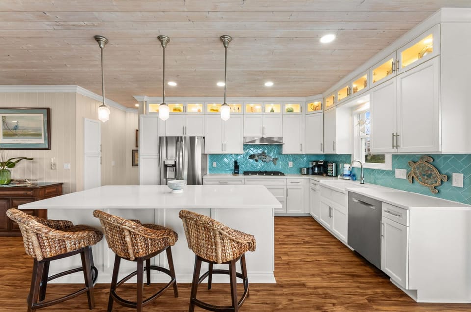 House, Beach View, Beachfront | Private kitchen | Full-size fridge, microwave, oven, stovetop