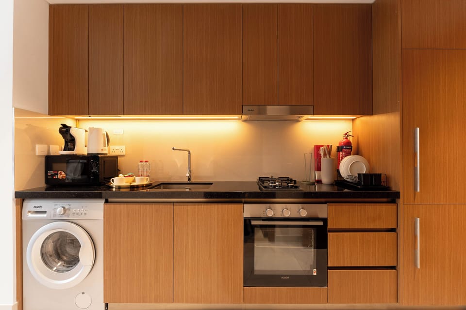 Deluxe Studio | Private kitchen | Full-size fridge, microwave, oven, stovetop