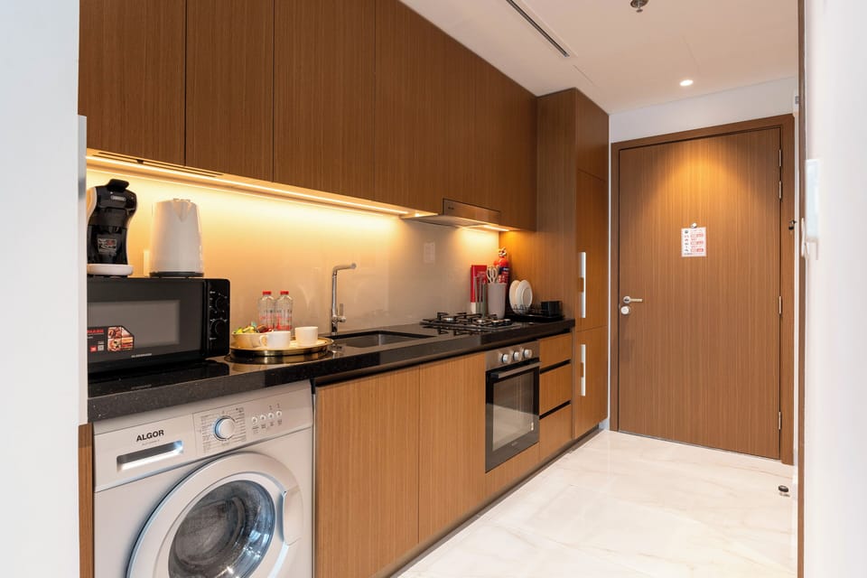 Deluxe Studio | Private kitchen | Full-size fridge, microwave, oven, stovetop