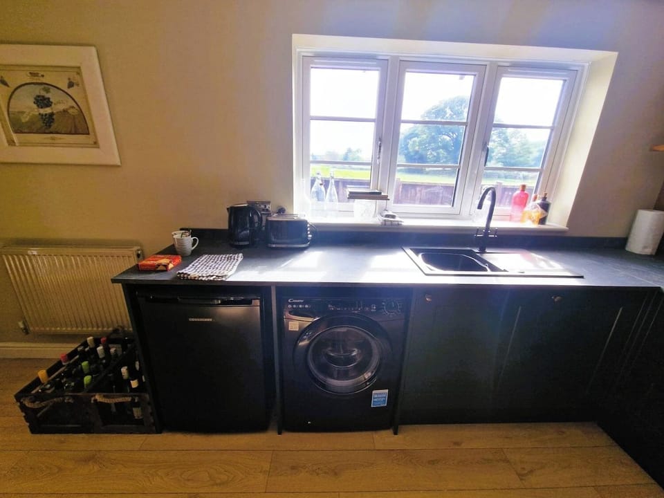 Cottage, 1 Bedroom, Non Smoking | Private kitchen | Full-size fridge, microwave, oven, stovetop