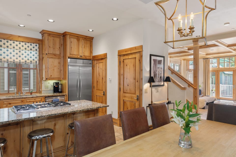 3.2-first-light-telluride-dining2
