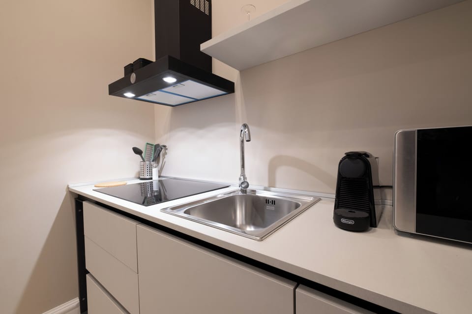 Deluxe Apartment, Balcony, City View | Private kitchen