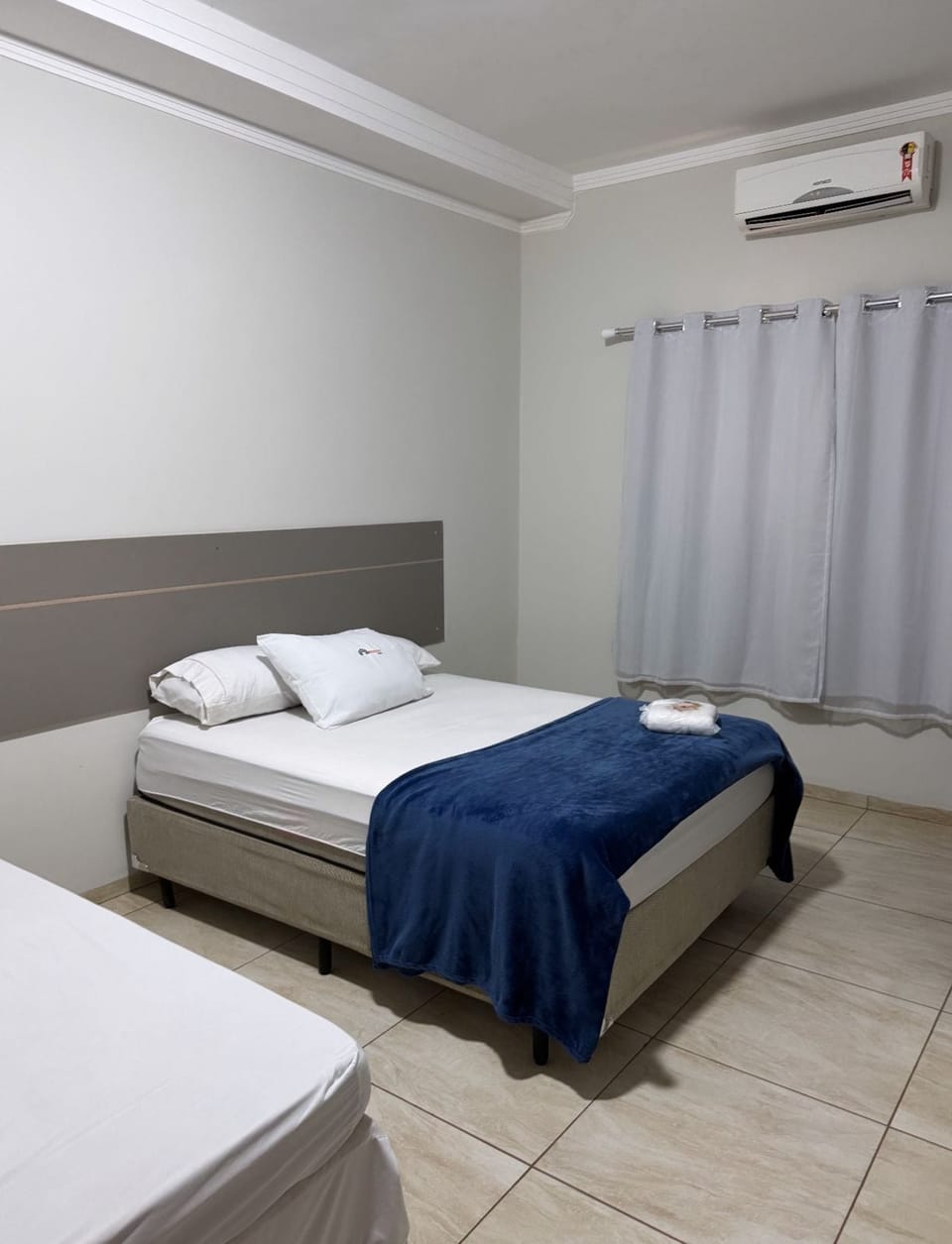 Single Room | Desk, laptop workspace, free WiFi