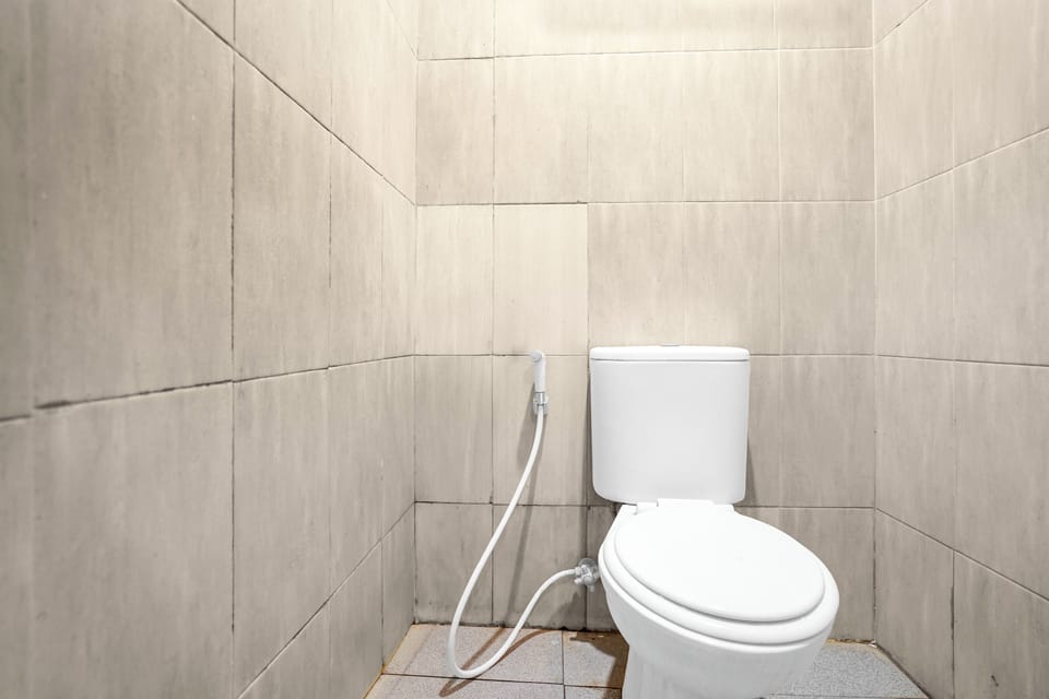 Standard Double Room | Bathroom | Shower, free toiletries, towels, soap