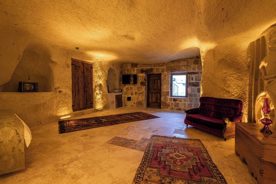 Deluxe Apartment | Premium bedding, desk, laptop workspace, iron/ironing board