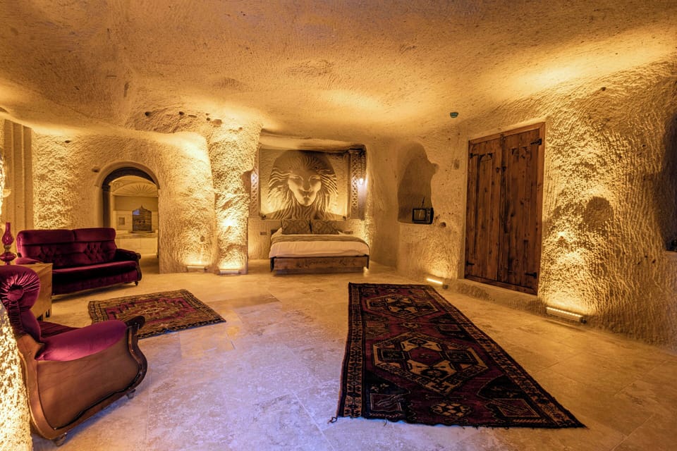 Deluxe Apartment | Premium bedding, desk, laptop workspace, iron/ironing board