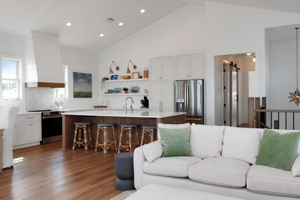 House, Multiple Beds (West Wind) | Living area