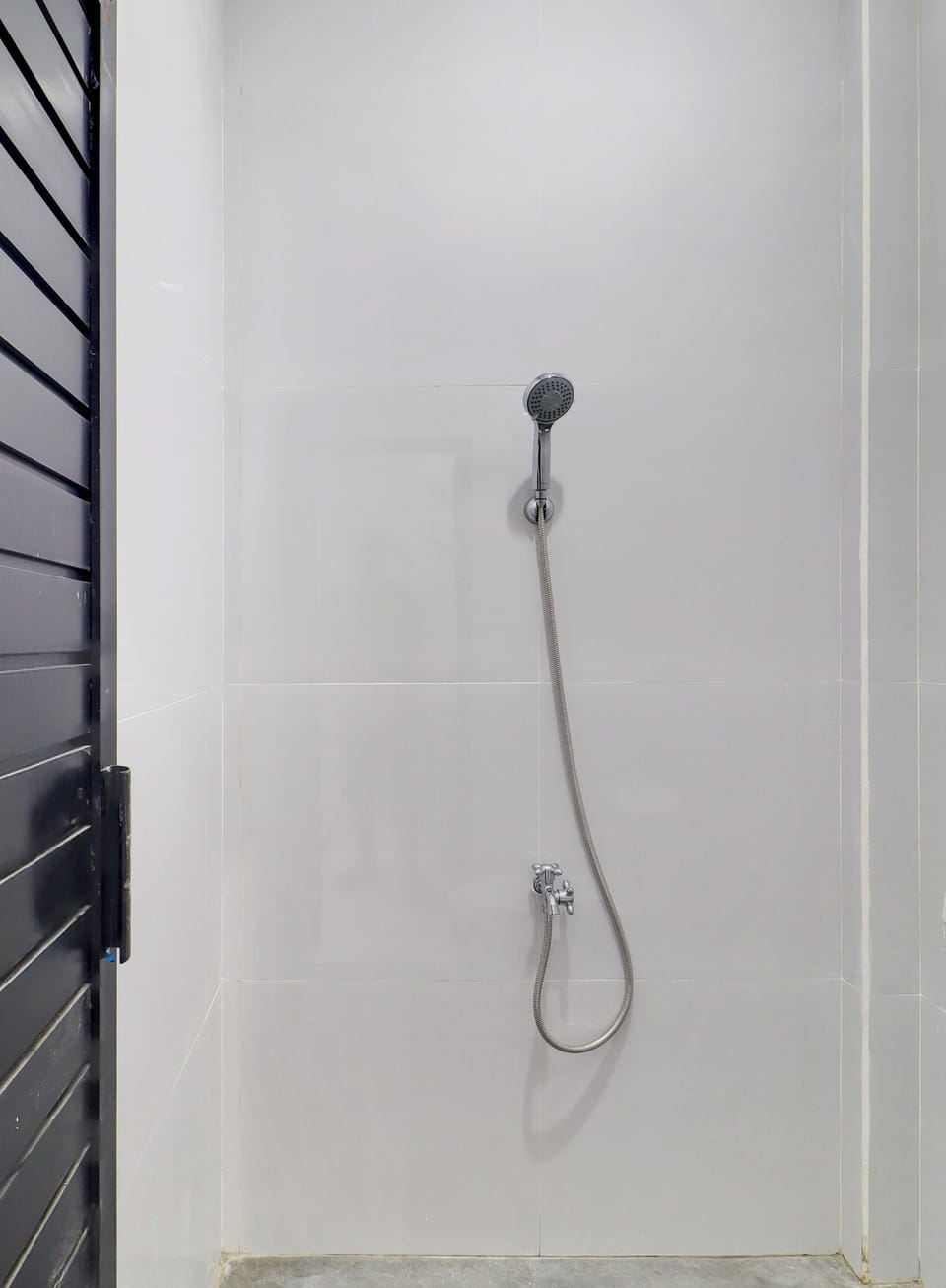 Deluxe Double Room | Bathroom | Shower, free toiletries, towels, soap