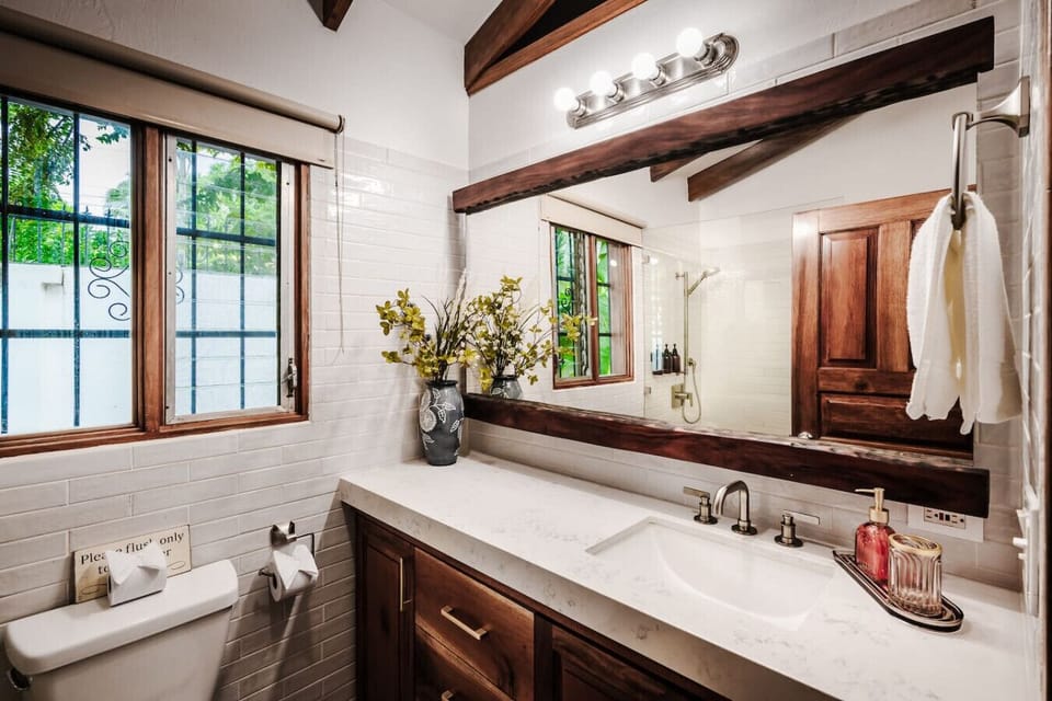 Guest Full Bathroom