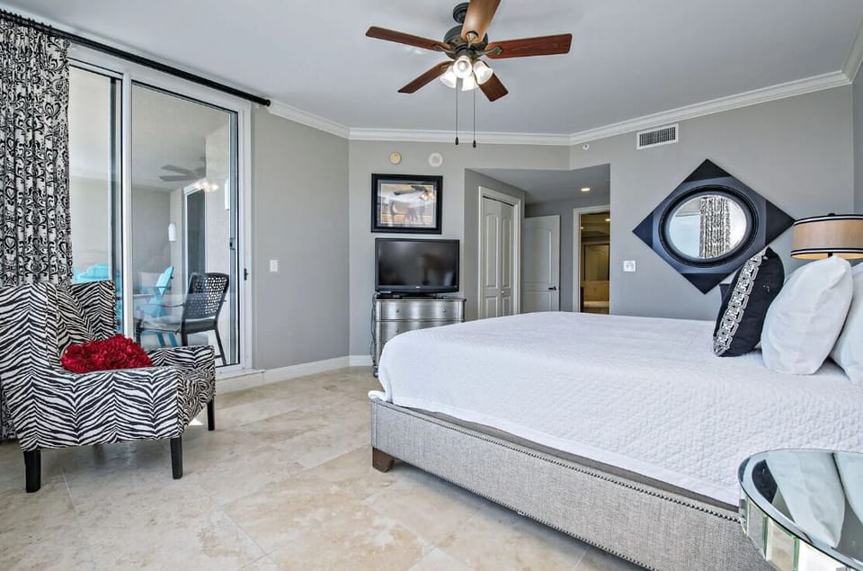 Condo, Multiple Beds (Indigo West 502) | Dining
