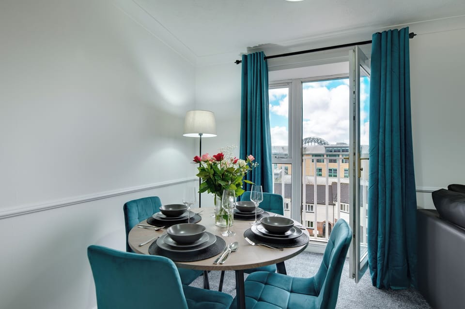 Comfort Apartment, City View | Dining