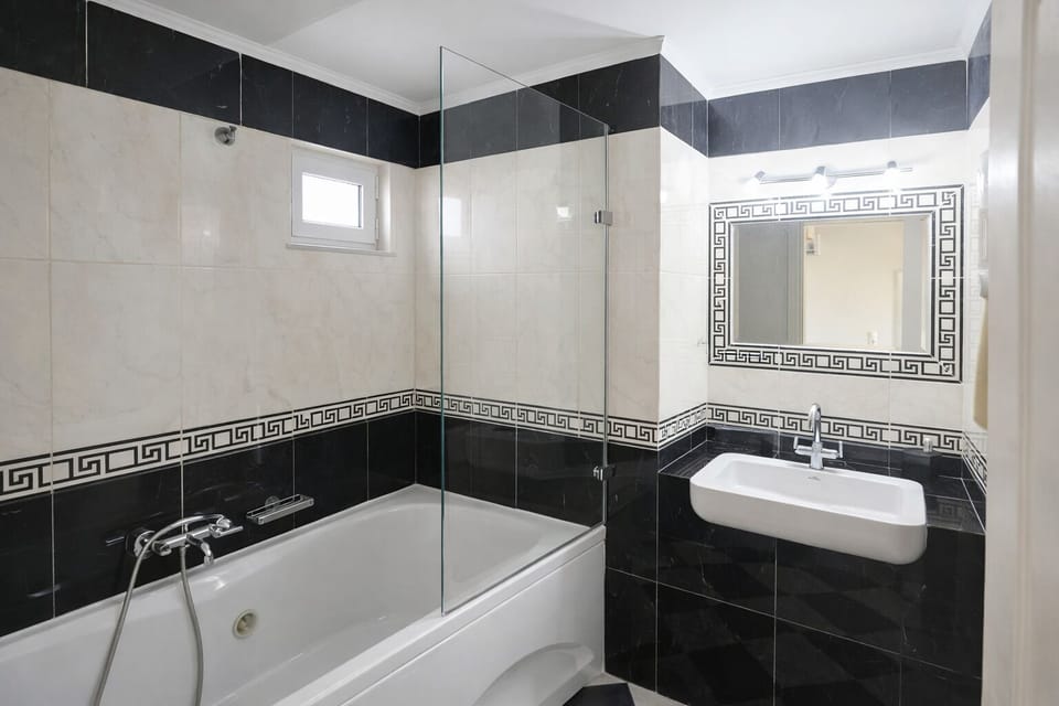 Deluxe Quadruple Room, Balcony, Sea View | Bathroom | Shower, hair dryer, towels