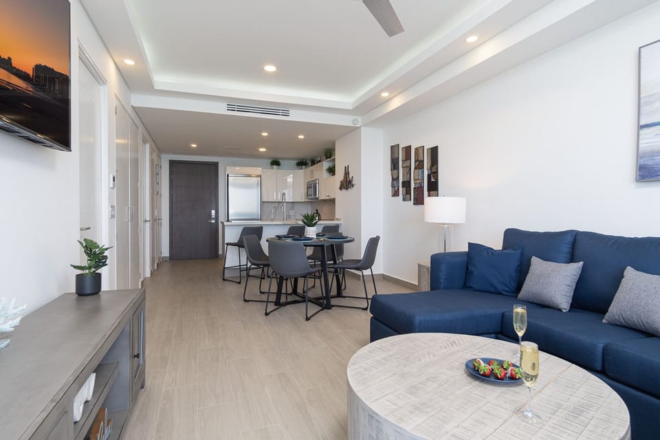 Apartment, 1 King Bed with Sofa bed, Balcony (Encantame Towers Velero 1703) | Living area