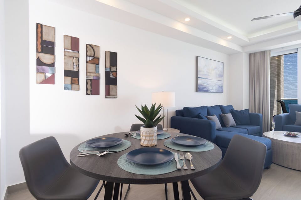 Apartment, 1 King Bed with Sofa bed, Balcony (Encantame Towers Velero 1703) | Dining