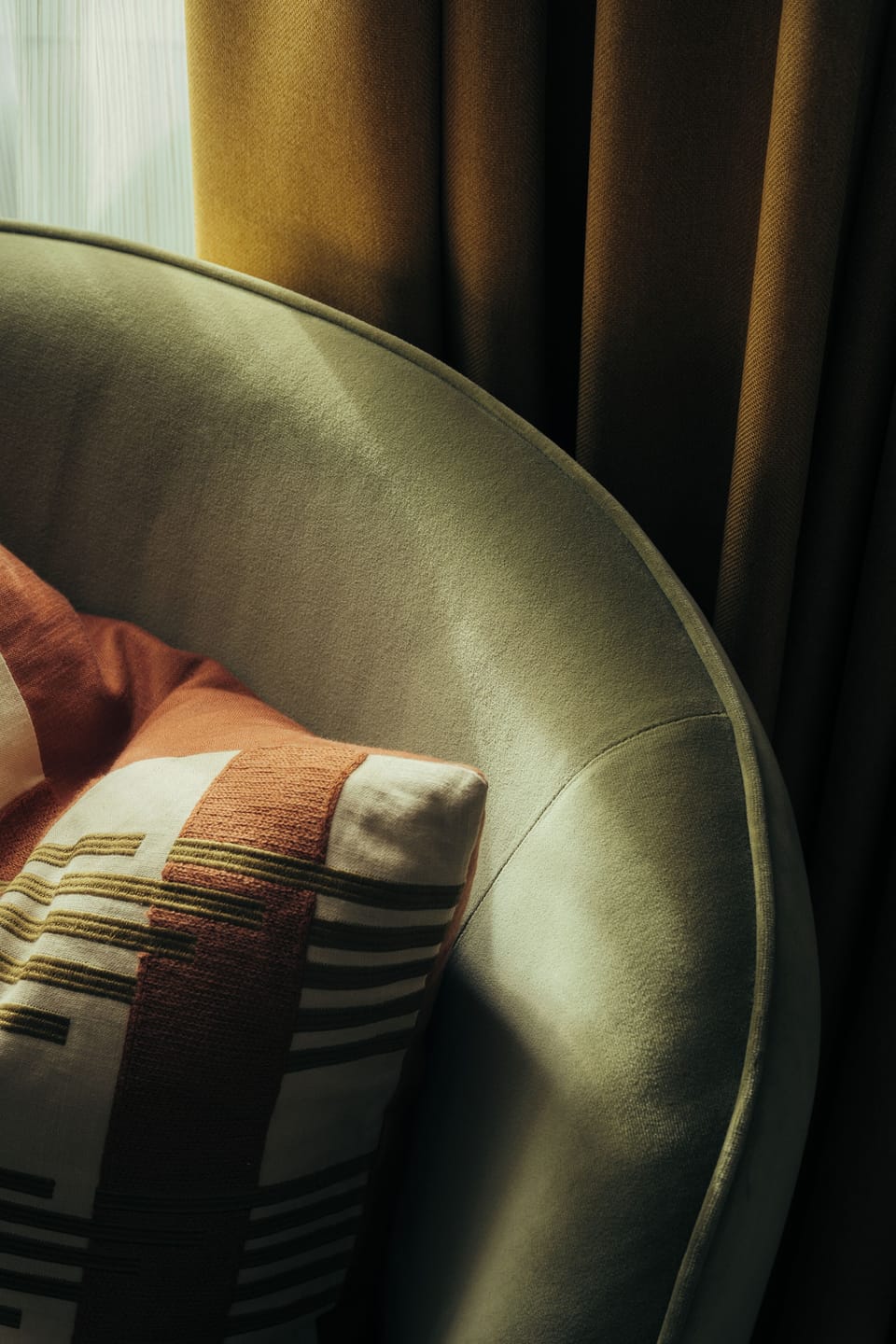 Egyptian cotton sheets, premium bedding, in-room safe, desk