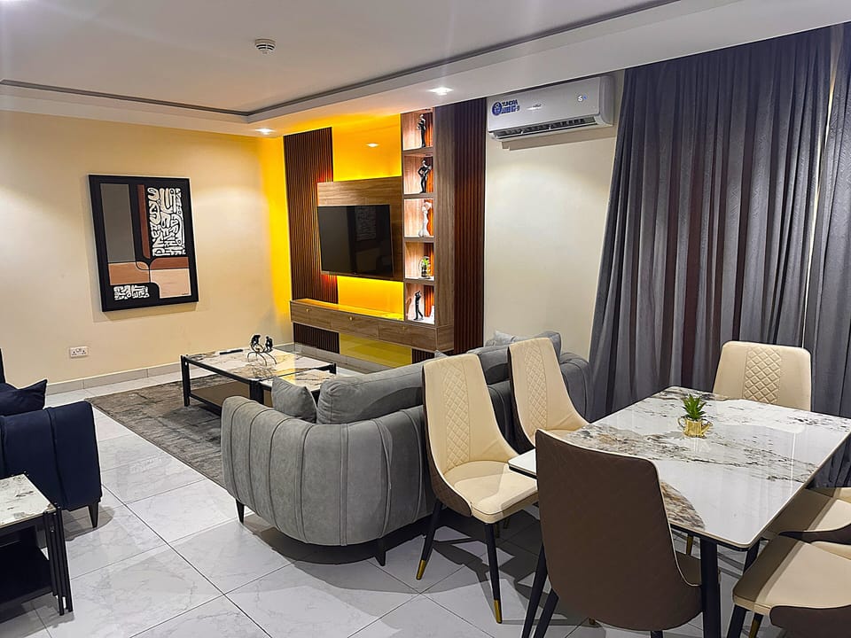 Presidential Suite, Patio, City View | Dining