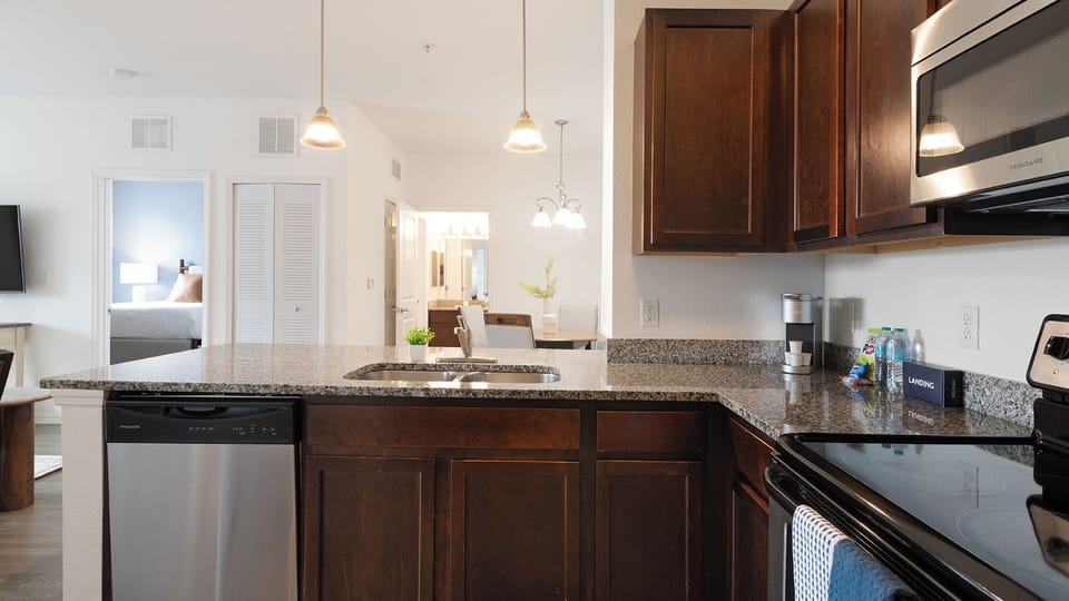 Apartment (2 Bedrooms) | Private kitchen | Fridge, microwave, oven, stovetop