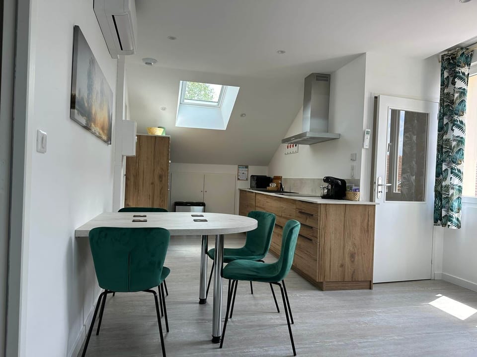 Dining room & kitchen 