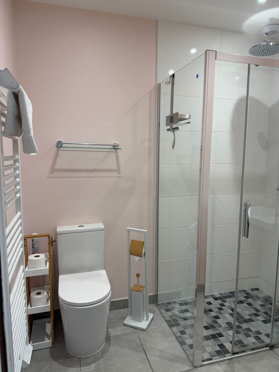 Shower bedroom 2