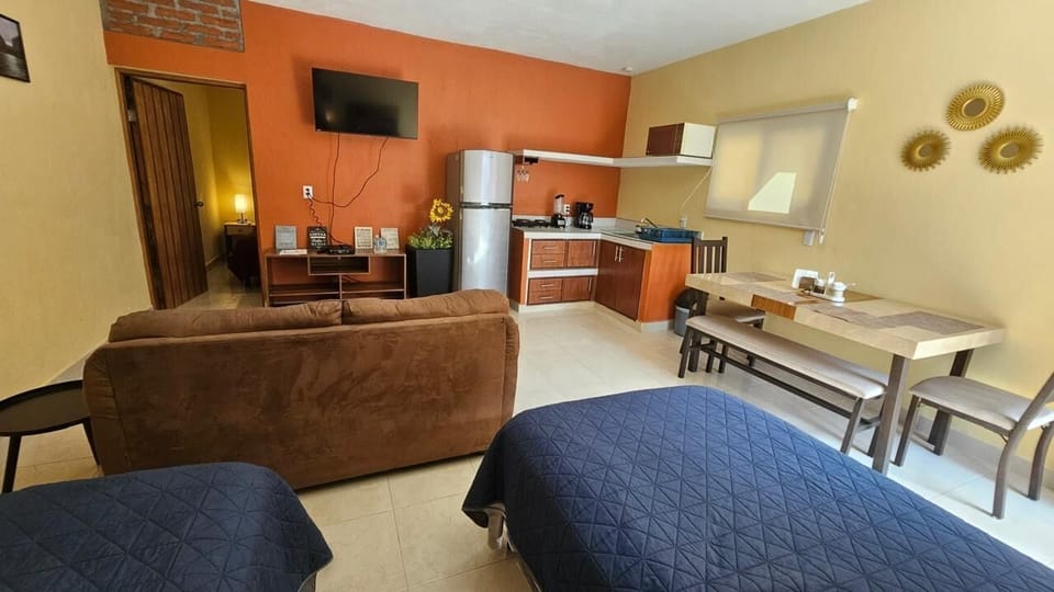 Comfort Suite, Private Bathroom | Living area