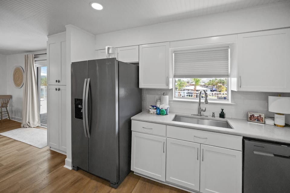 Fully Stocked Kitchen (Main Floor)