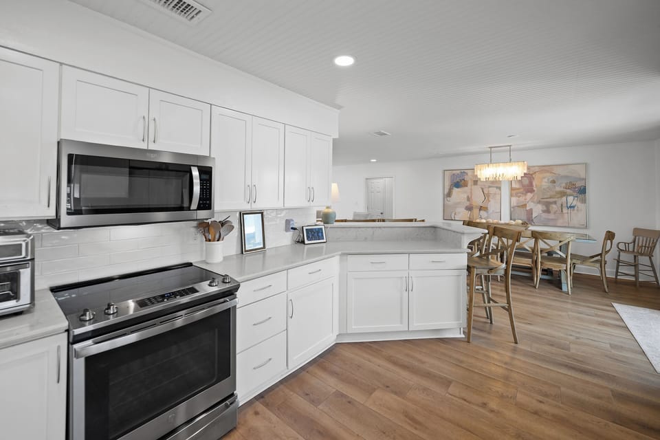 Fully Stocked Kitchen (Main Floor)