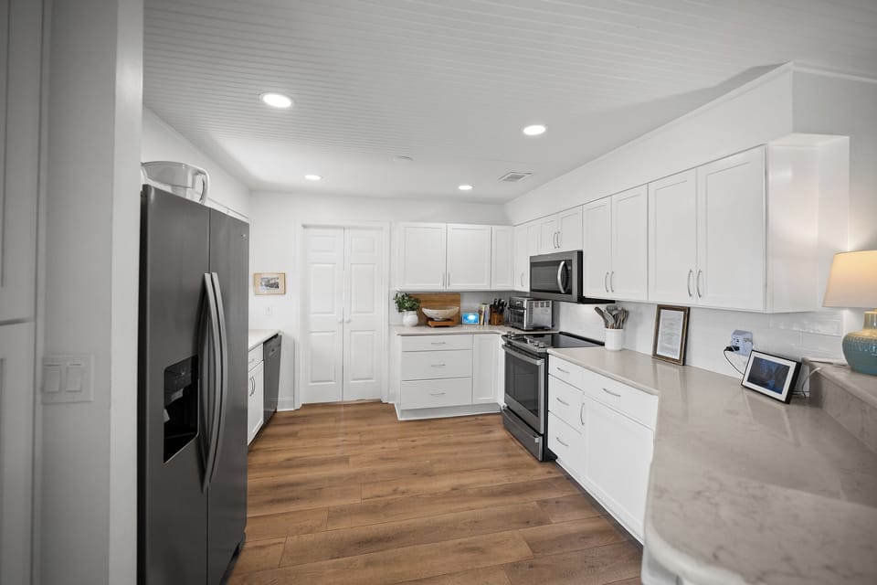 Fully Stocked Kitchen (Main Floor)