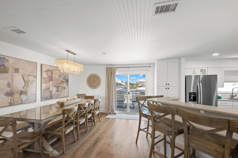 Dining Area with seating for 15 guests. (Main Level)