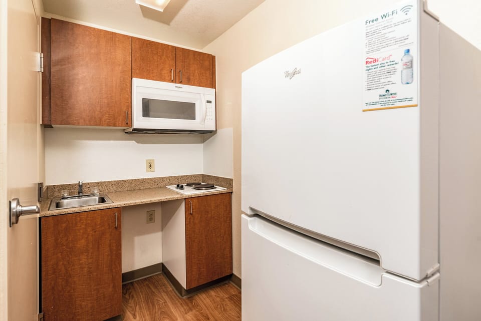 Fridge, microwave, stovetop