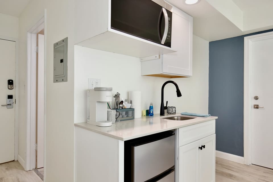 Fully Equipped Mini Kitchen