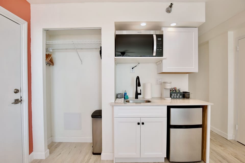 Kitchen and Luggage Storage Space