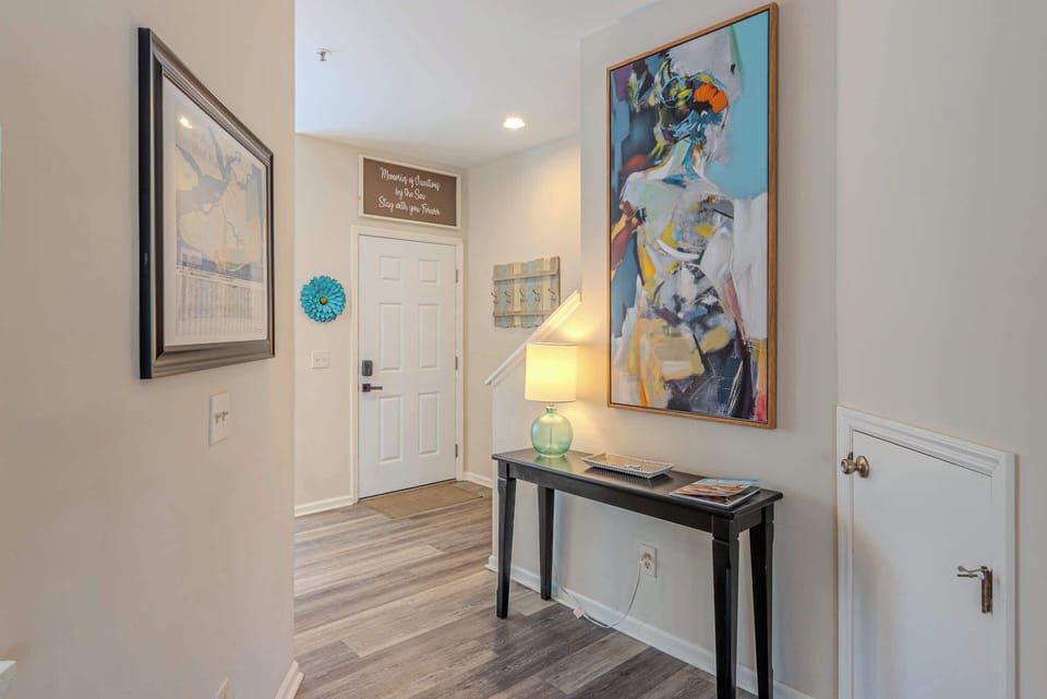 Comfortable front entry into the home!
