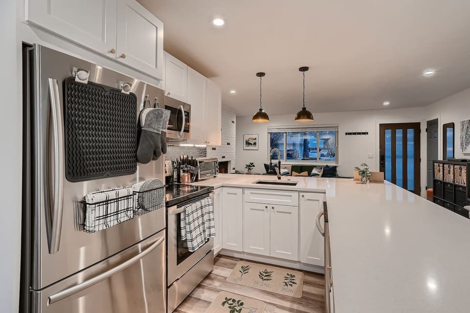 Fully equipped kitchen with bar seating