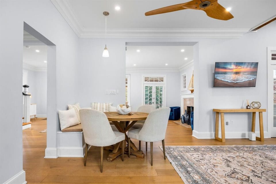 Extra Dining Space