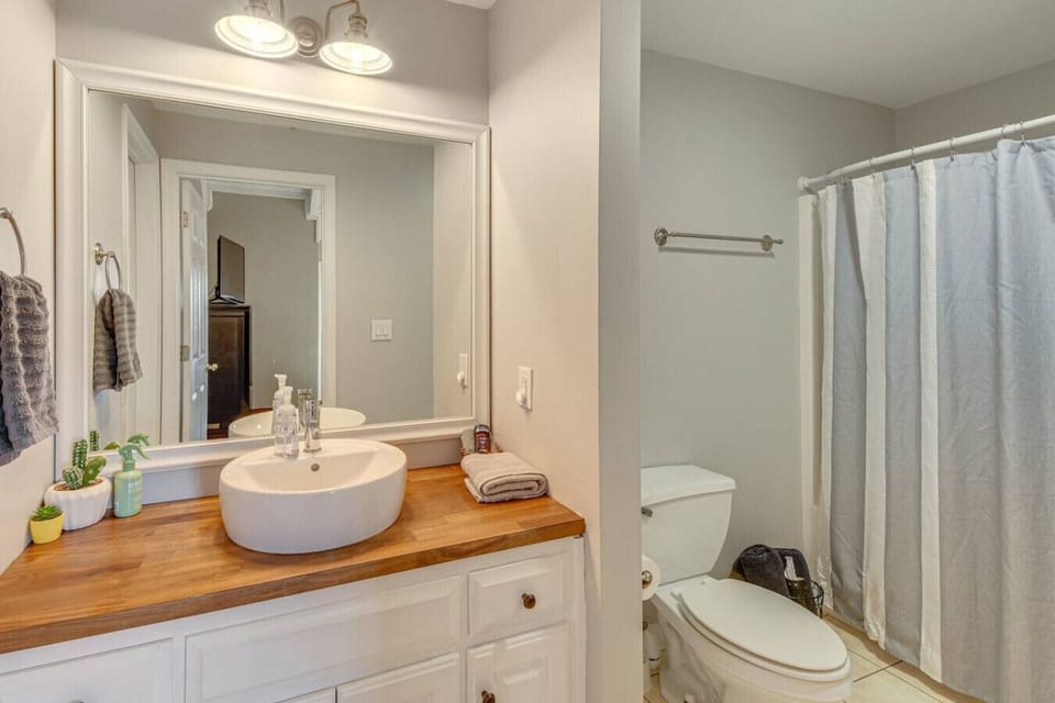 1st Floor Master Bedroom with en suite Bathroom and direct access to the deck overlooking the mountains. Smart TV with access to streaming apps like Netflix and YouTube TV.