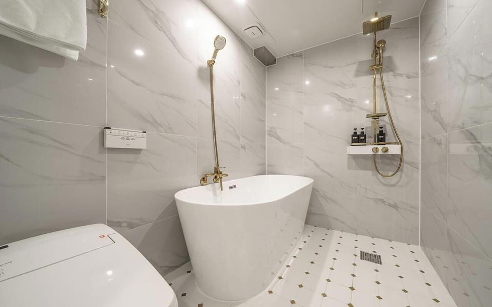 Premium Jacuzzi | Bathroom | Hair dryer, slippers, towels, soap