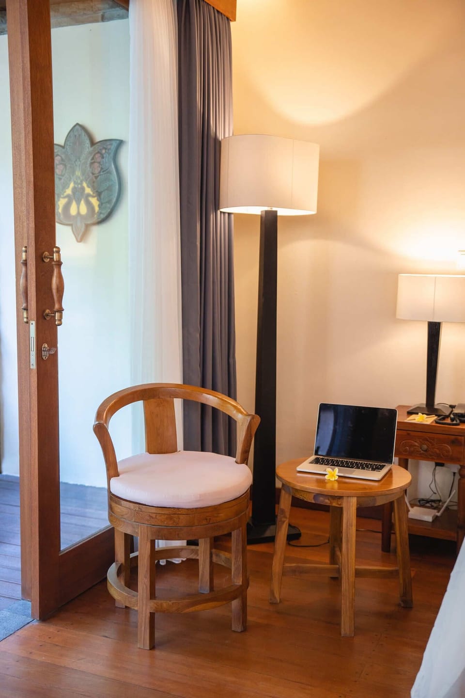 King Room with Spa Bath | Select Comfort beds, in-room safe, desk, laptop workspace