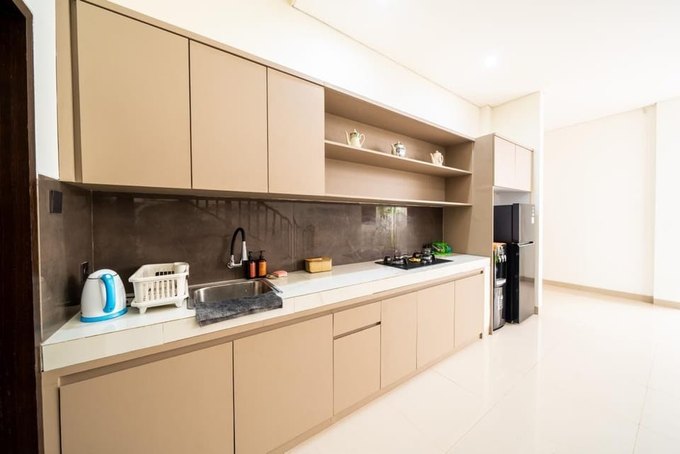 Standard Room, Balcony | Shared kitchen | Fridge, stovetop, cookware/dishes/utensils