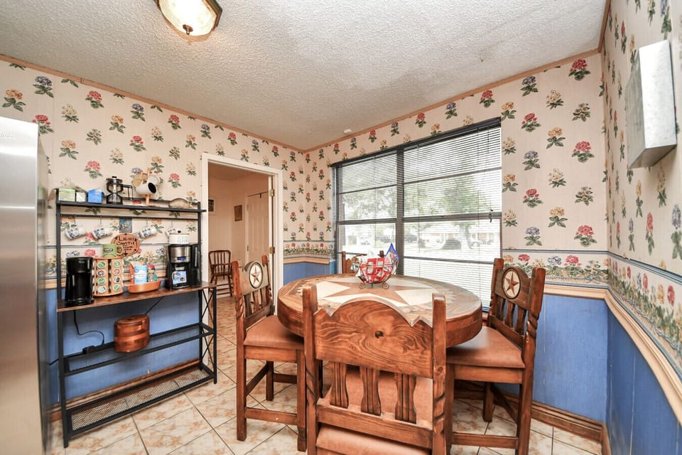Dining Area/Coffee Counter
