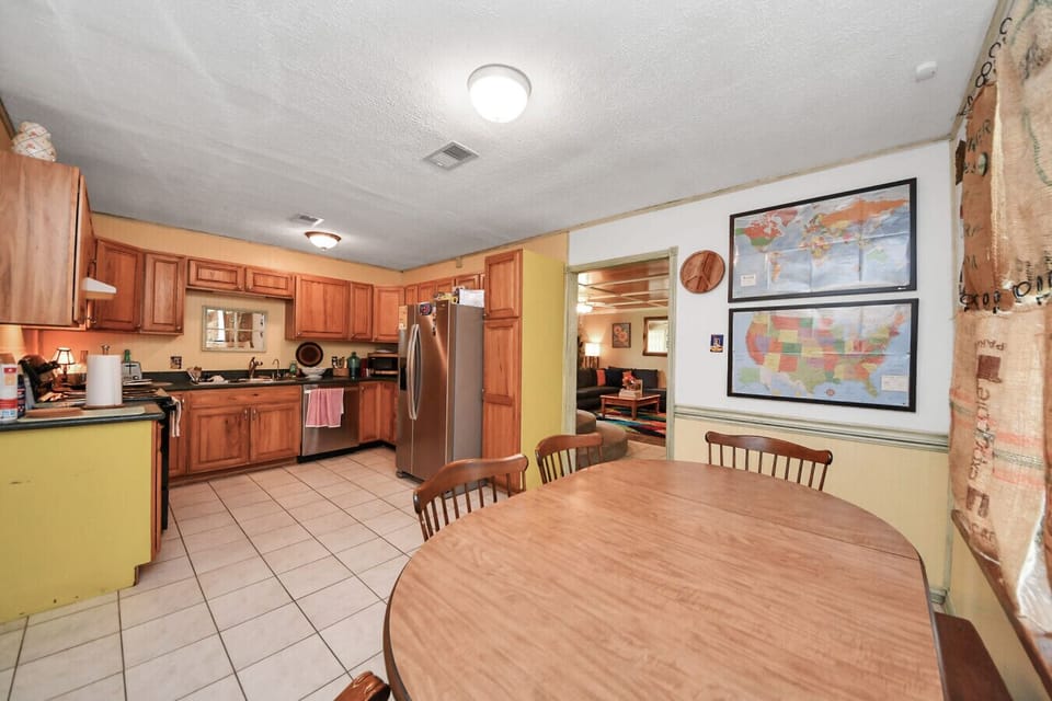 Kitchen/Dining Area