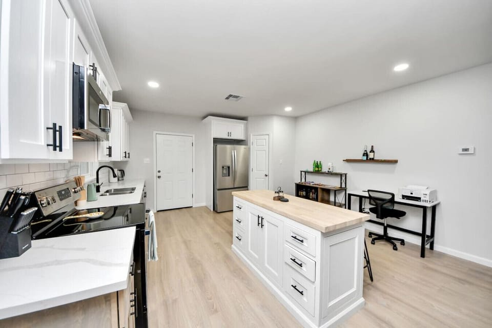 Kitchen/Dining Area