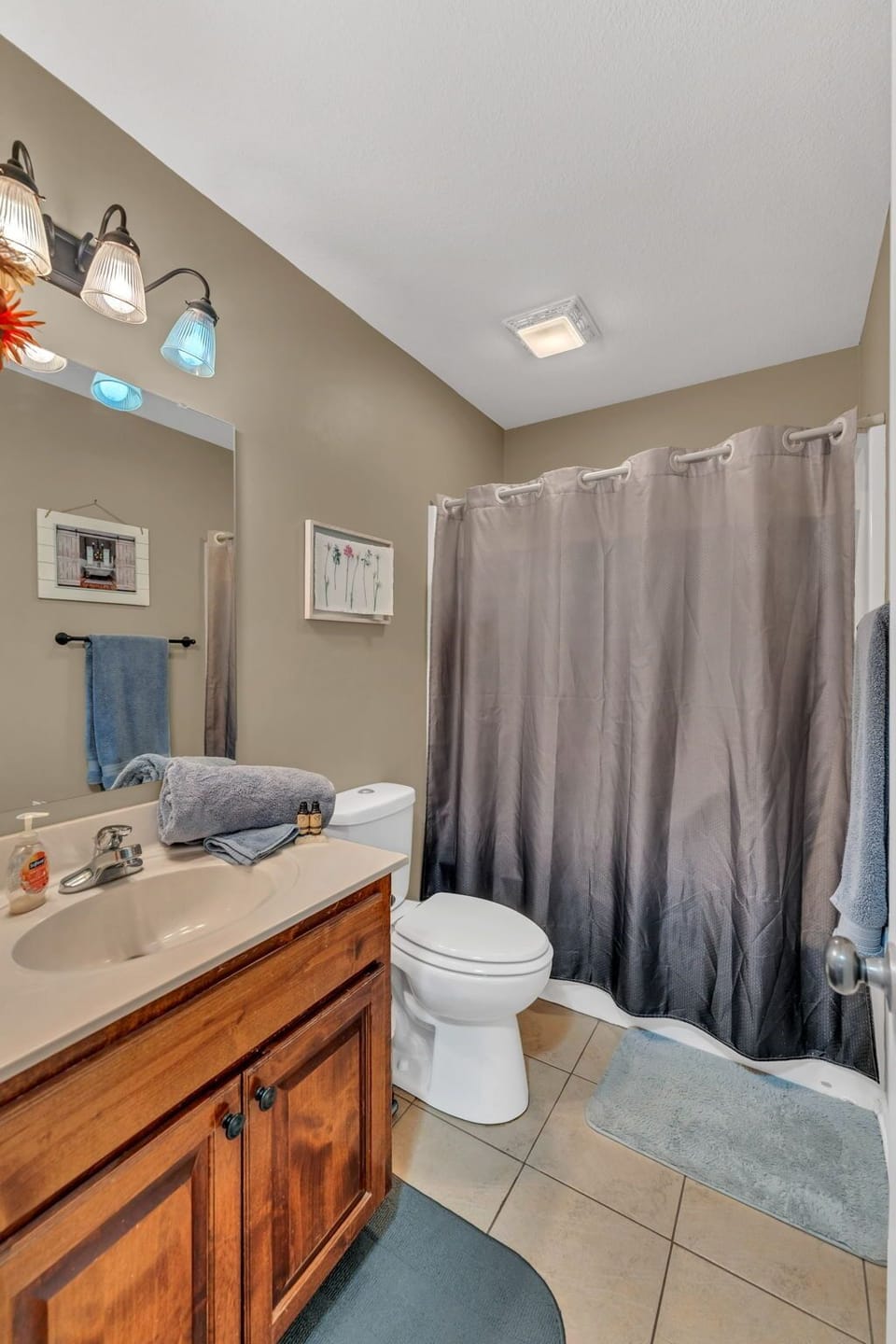 Full guest bathroom with tub/shower combo, fresh towels, and essentials provided