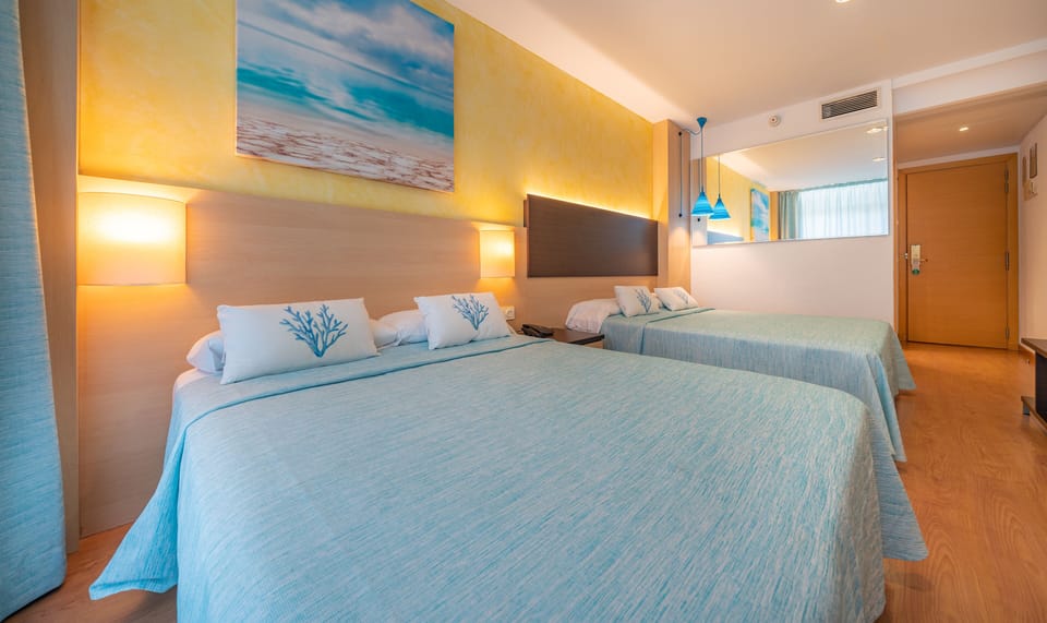 Family Room | Desk, blackout drapes, free WiFi, wheelchair access