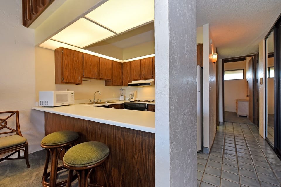 Condo, 3 Bedrooms | Private kitchen | Fridge, microwave, oven, coffee/tea maker
