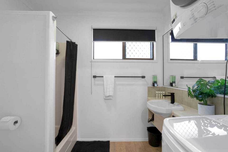 Bathroom / Shower
