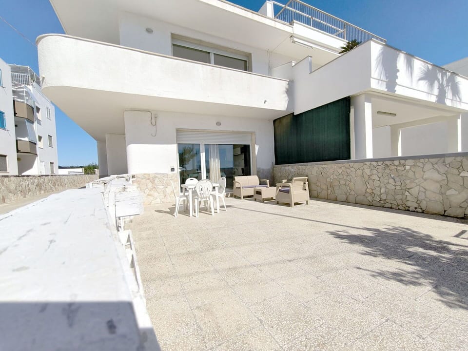 Architecture, Apartment, Concrete, Balcony, Estate, Shade, Daylighting, Villa, Hotel, Penthouse Apartment